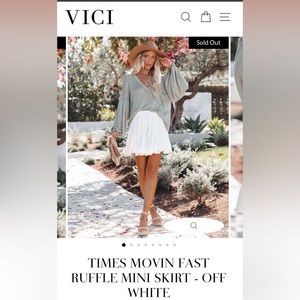 NWT Vici TIMES MOVIN FAST RUFFLE MINI SKIRT - OFF WHITE size Small